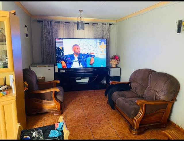 4 BEDROOM HOUSE FOR SALE IN CRYSTAL PARK